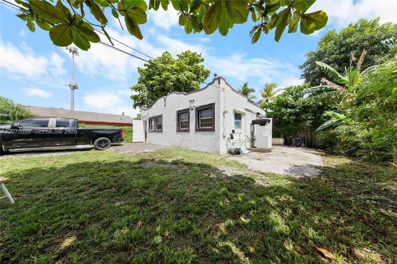 2151 NW 42nd St, Miami, FL 33142 Photo