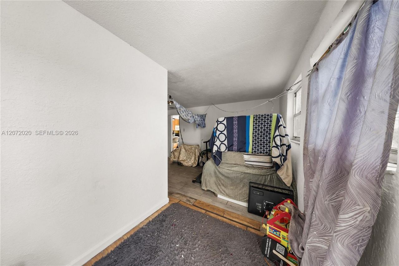 2151 NW 42nd St, Miami, FL 33142 Photo