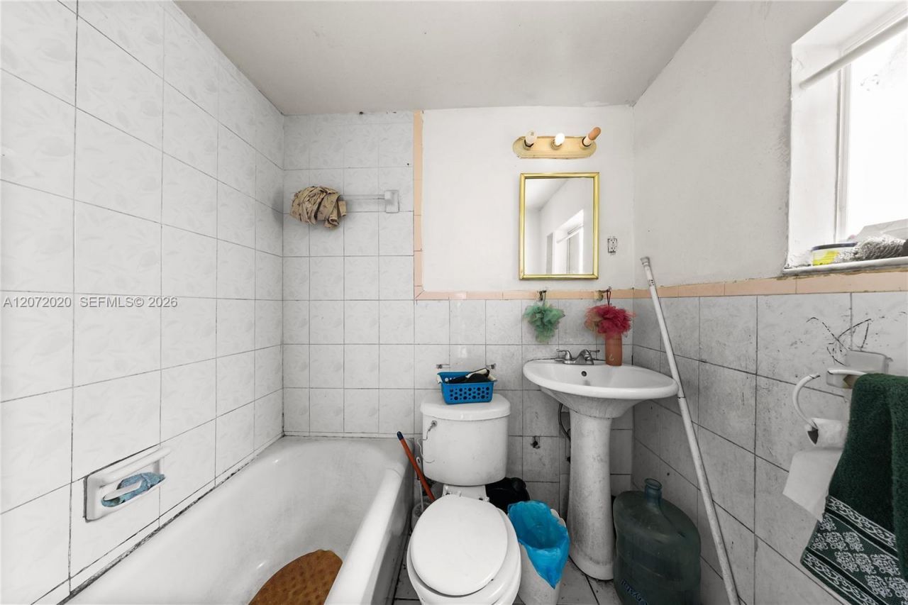 2151 NW 42nd St, Miami, FL 33142 Photo