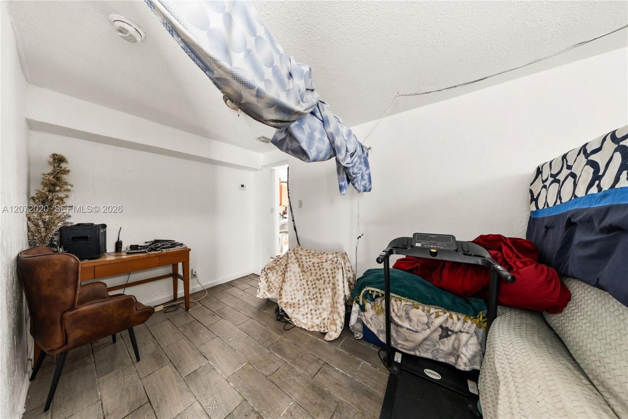 2151 NW 42nd St, Miami, FL 33142 Photo