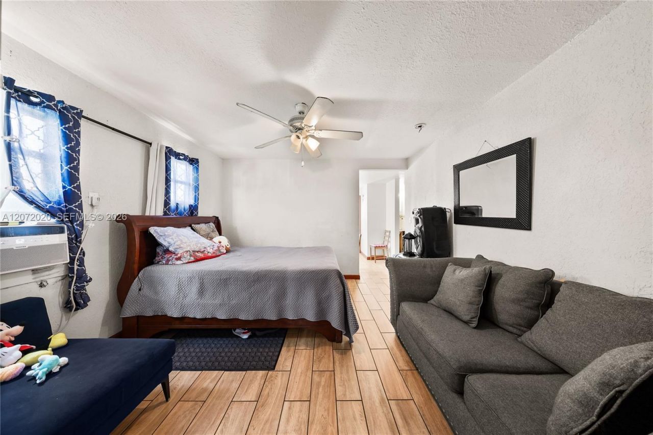 2151 NW 42nd St, Miami, FL 33142 Photo