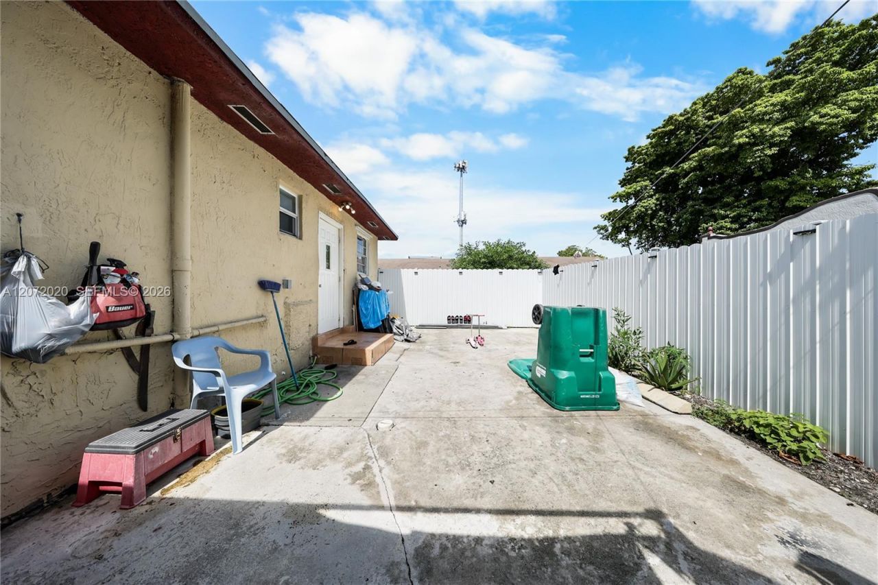 2151 NW 42nd St, Miami, FL 33142 Photo