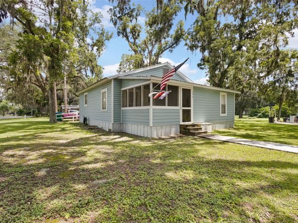 729 NW 3RD AVENUE , TRENTON, FL 32693