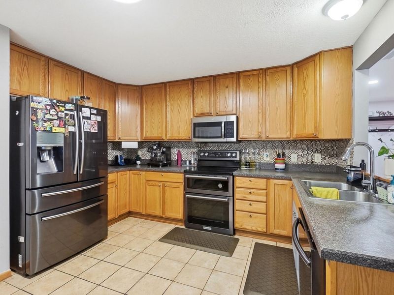 2389 Maple Hedge Way, Columbus, OH 43219 Photo 11
