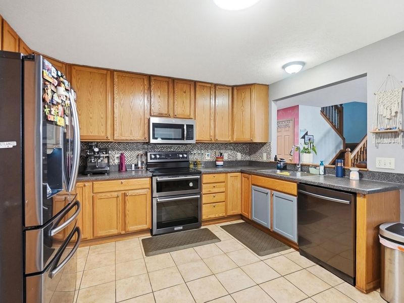 2389 Maple Hedge Way, Columbus, OH 43219 Photo 12