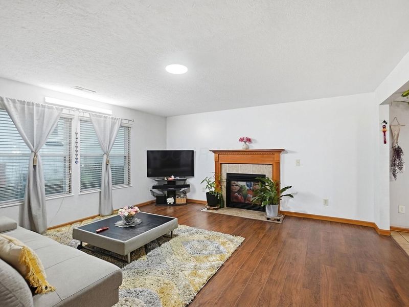 2389 Maple Hedge Way, Columbus, OH 43219 Photo 7