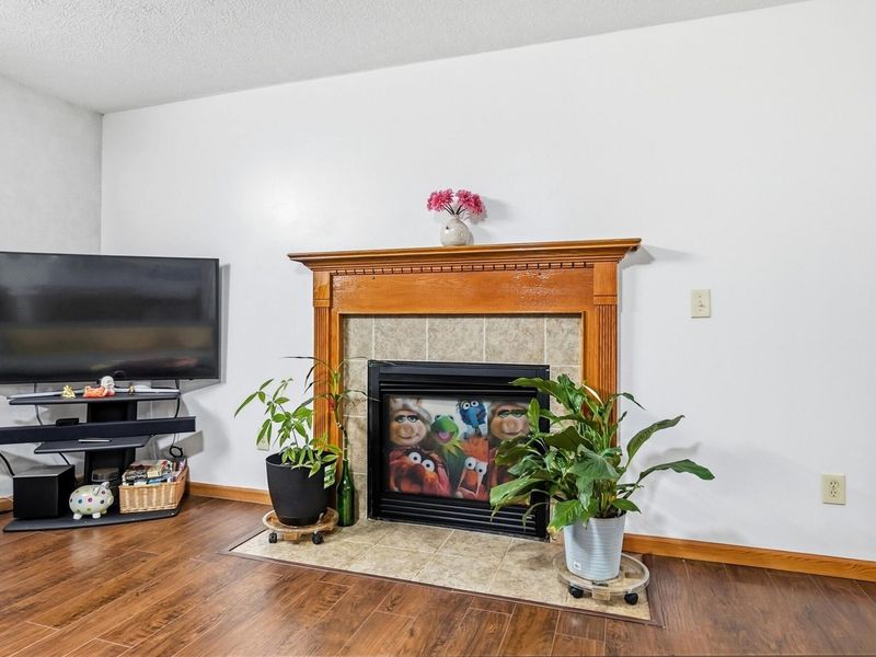 2389 Maple Hedge Way, Columbus, OH 43219 Photo 9