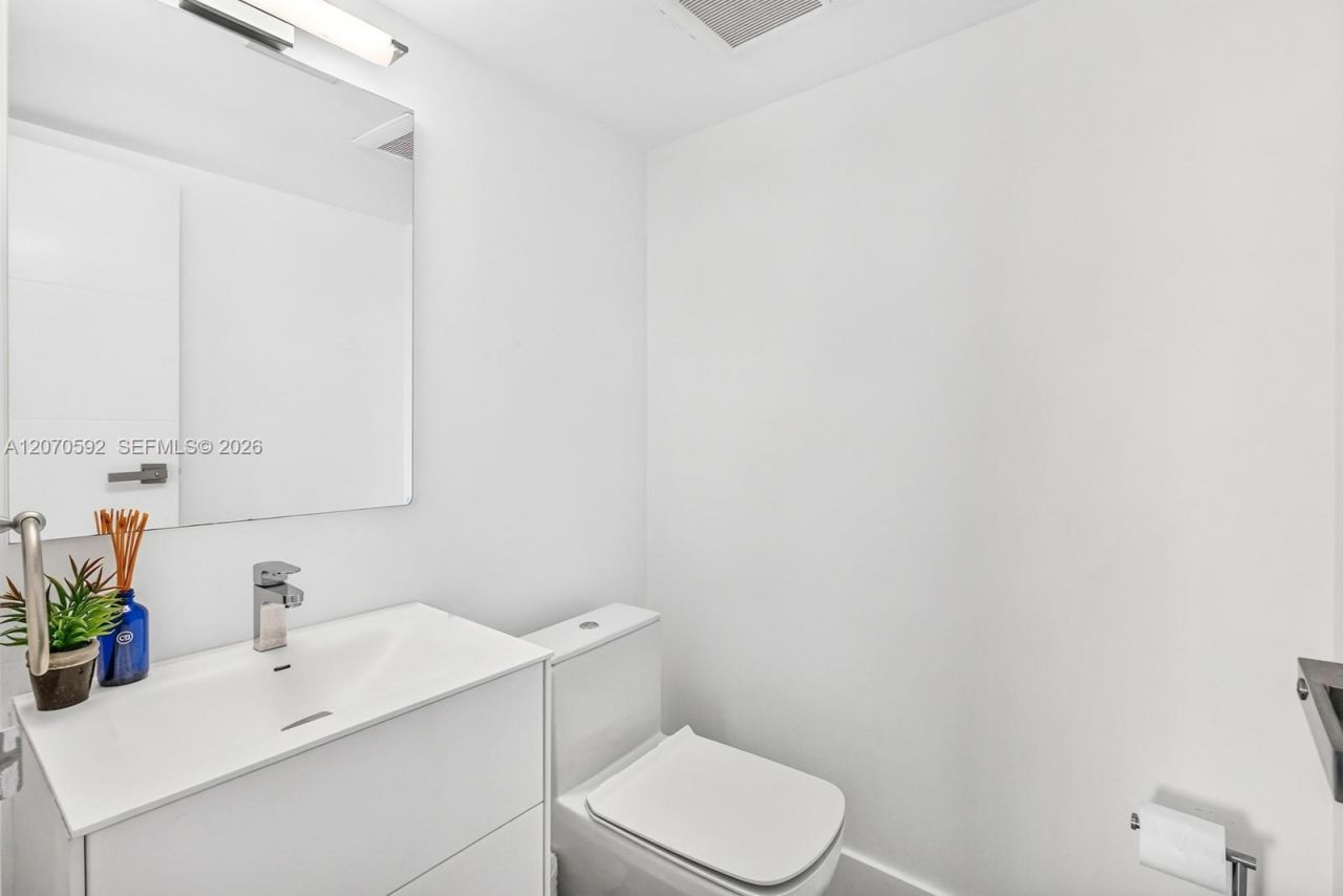 575 Crandon Blvd, Unit 801, Key Biscayne, FL 33149 Photo