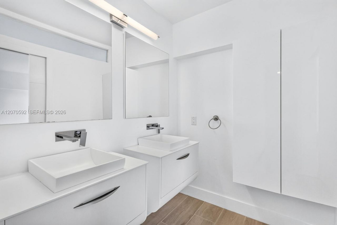 575 Crandon Blvd, Unit 801, Key Biscayne, FL 33149 Photo