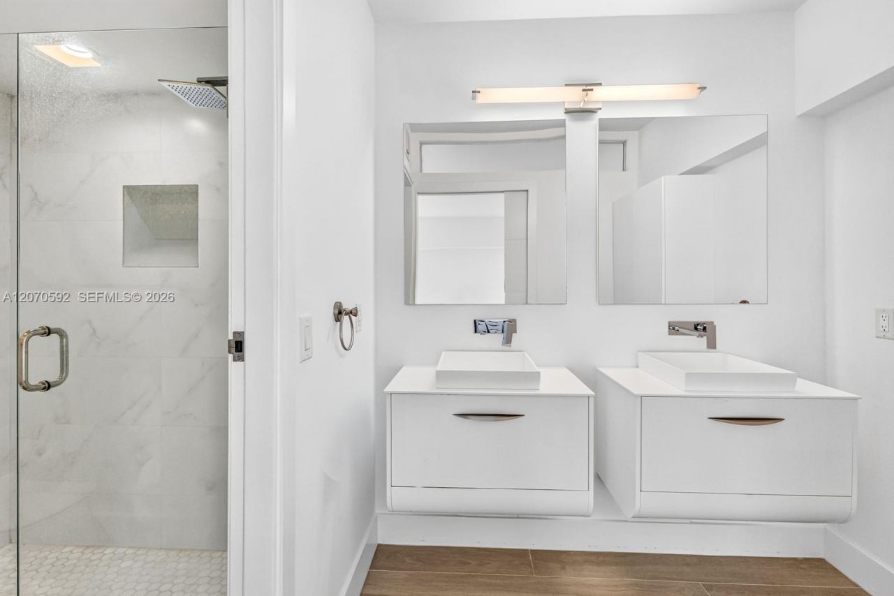 575 Crandon Blvd, Unit 801, Key Biscayne, FL 33149 Photo