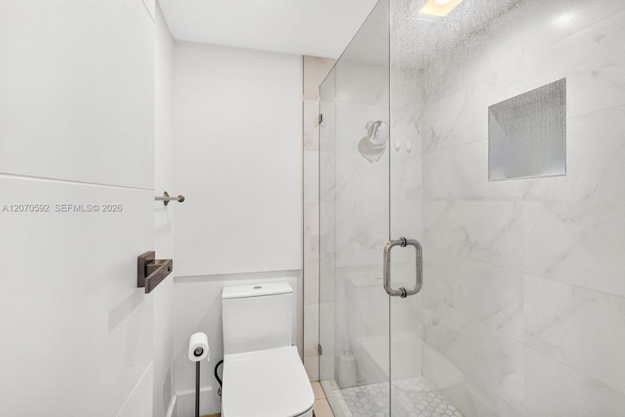 575 Crandon Blvd, Unit 801, Key Biscayne, FL 33149 Photo
