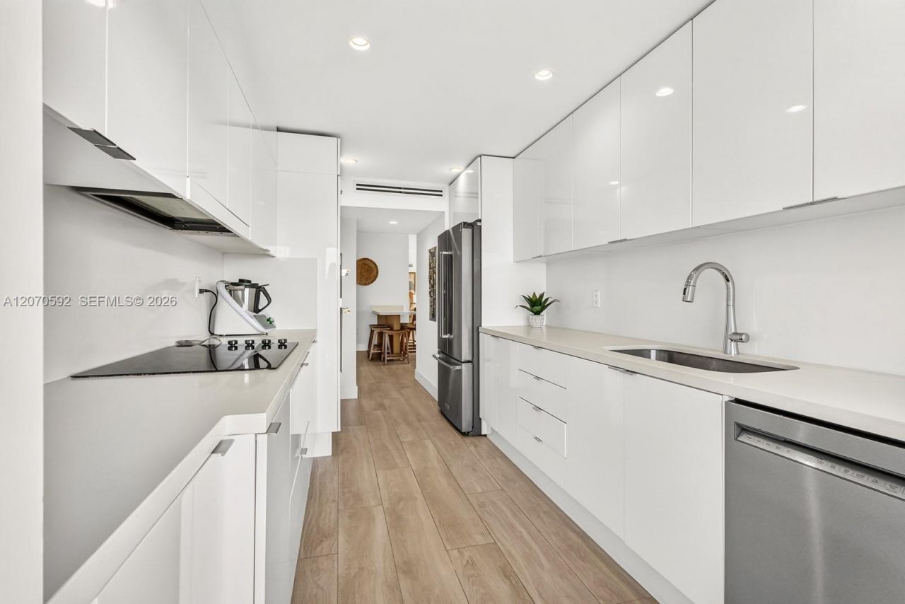 575 Crandon Blvd, Unit 801, Key Biscayne, FL 33149 Photo