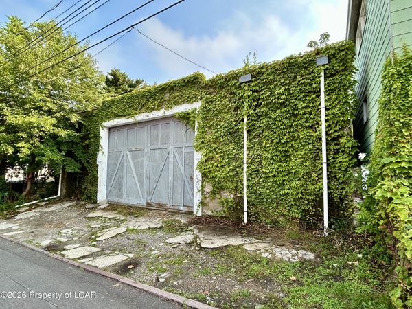 50 Harkins Lane, Wilkes-Barre, PA 18702