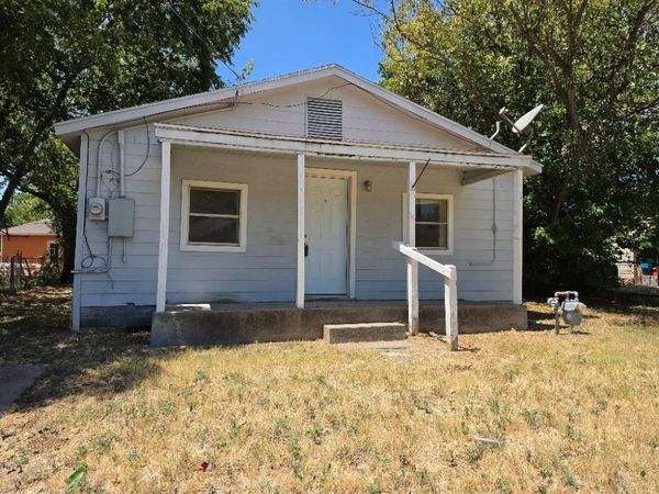 311 Elmo Street , Cleburne, TX 76031