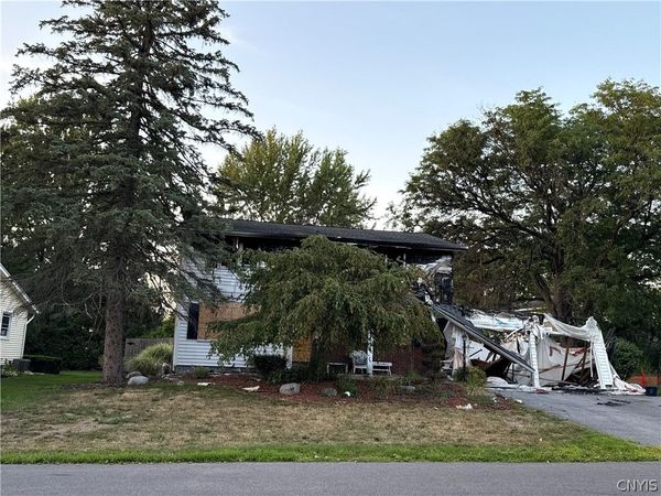 4 N Nightingale , Liverpool, NY 13090