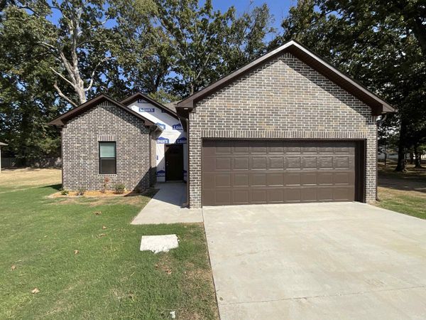 215 Kayla Lane, Lonoke, AR 72086