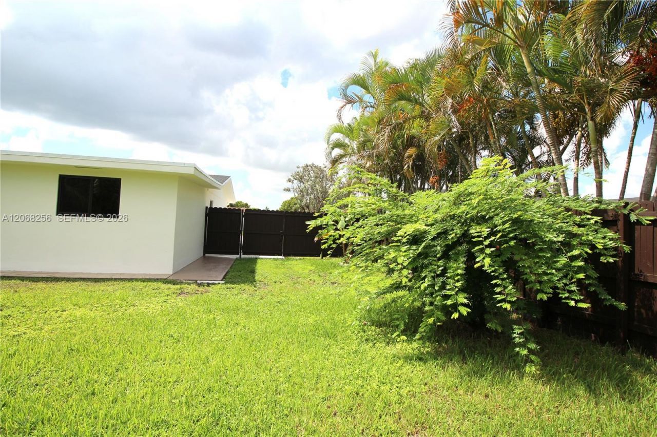 10821 SW 63rd St , Miami, FL 33173 Photo