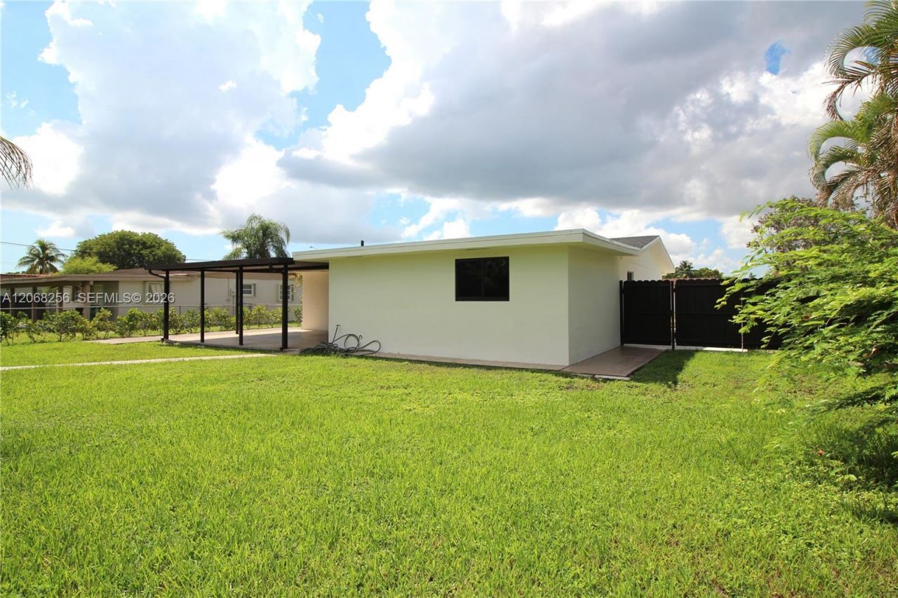 10821 SW 63rd St , Miami, FL 33173 Photo