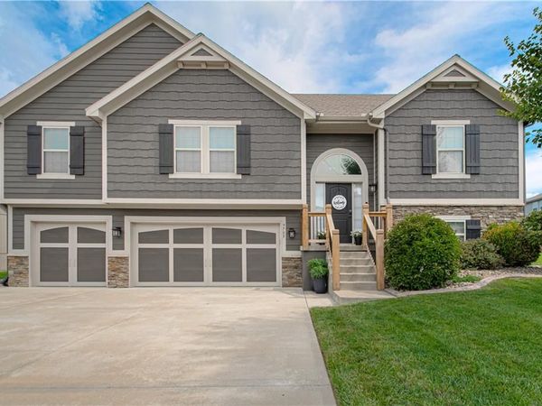 9705 N Windsor Avenue, Kansas City, MO 64157