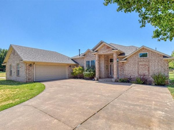 10421 Katy Line Drive, Yukon, OK 73099