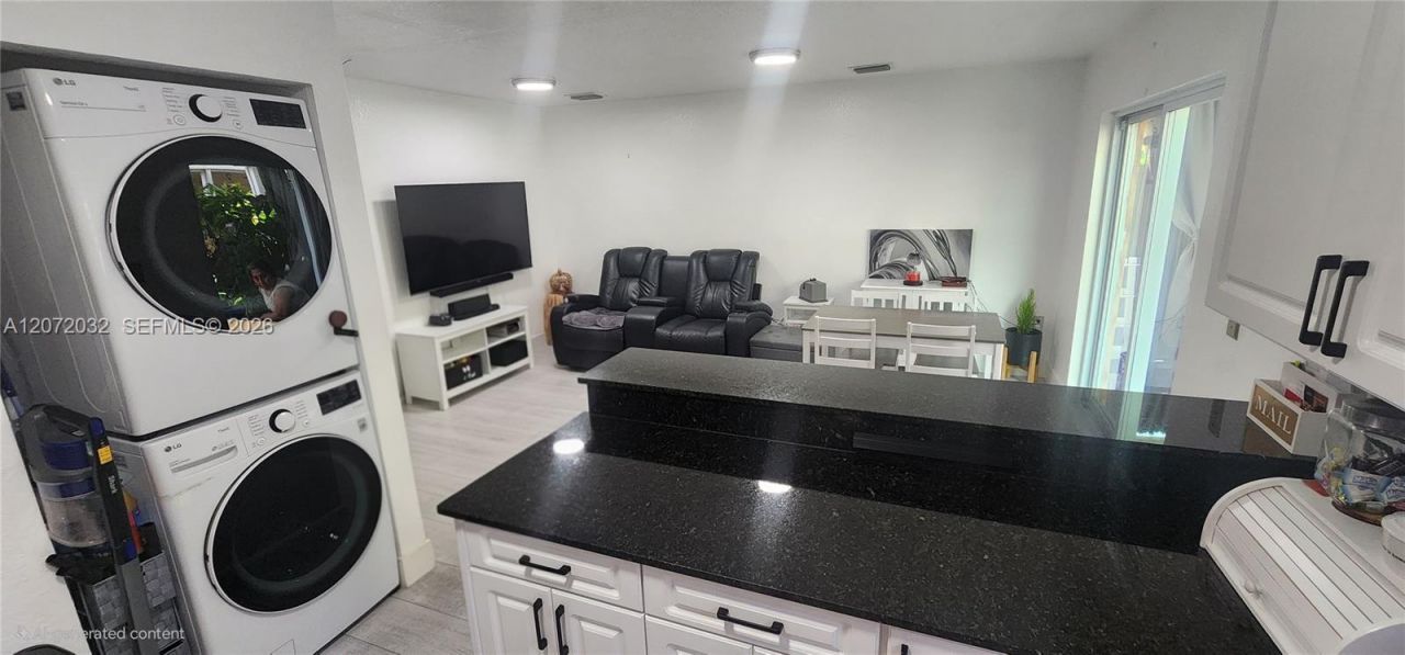 11424 NW 94th Pl , Unit 7, Hialeah Gardens, FL 33018 Photo