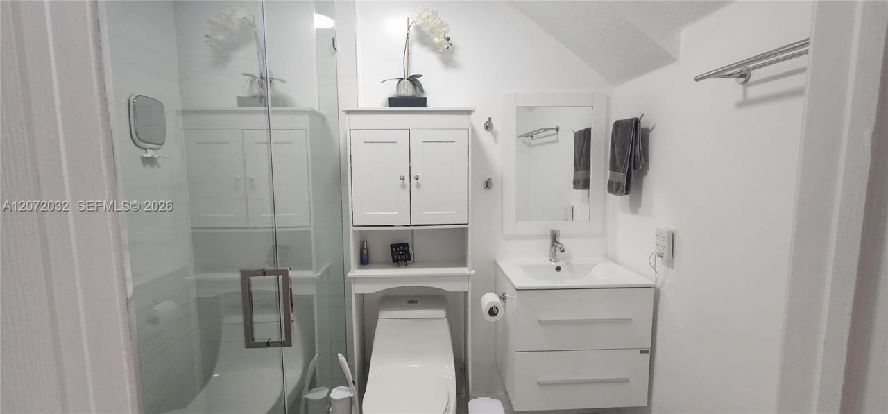 11424 NW 94th Pl , Unit 7, Hialeah Gardens, FL 33018 Photo