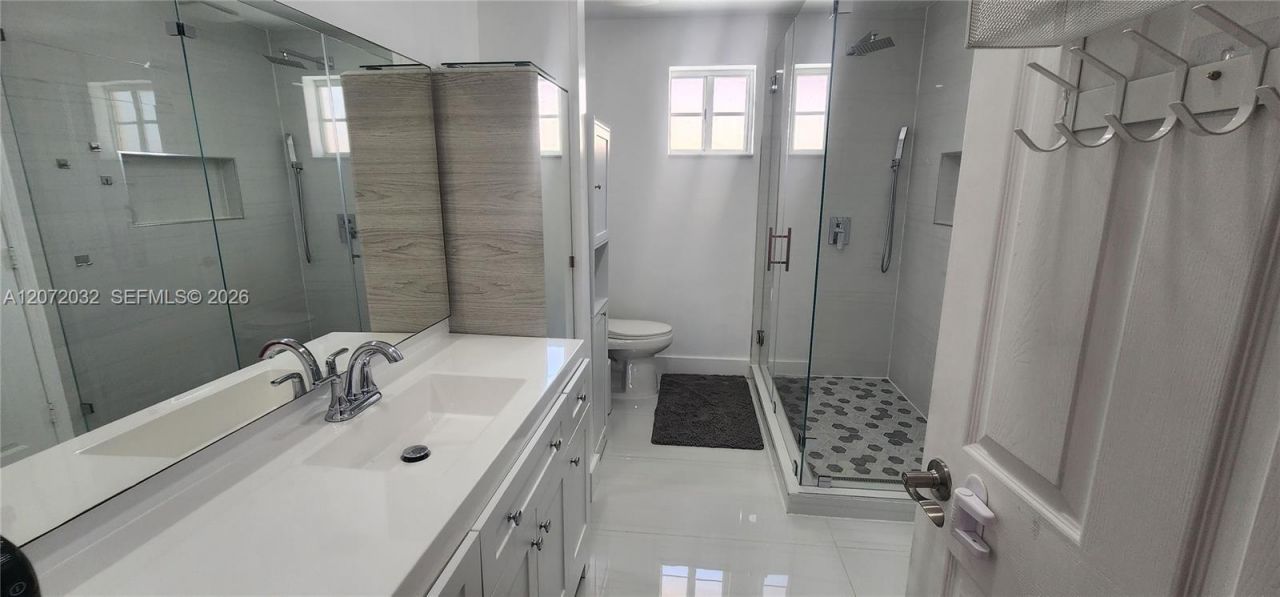 11424 NW 94th Pl , Unit 7, Hialeah Gardens, FL 33018 Photo