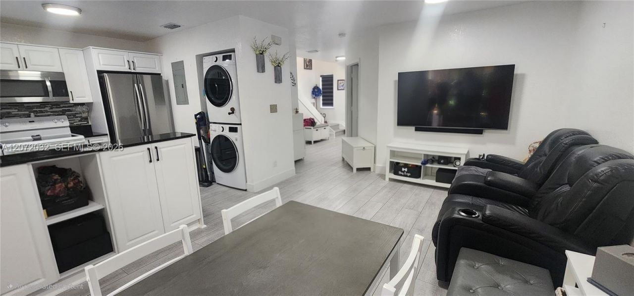 11424 NW 94th Pl , Unit 7, Hialeah Gardens, FL 33018 Photo