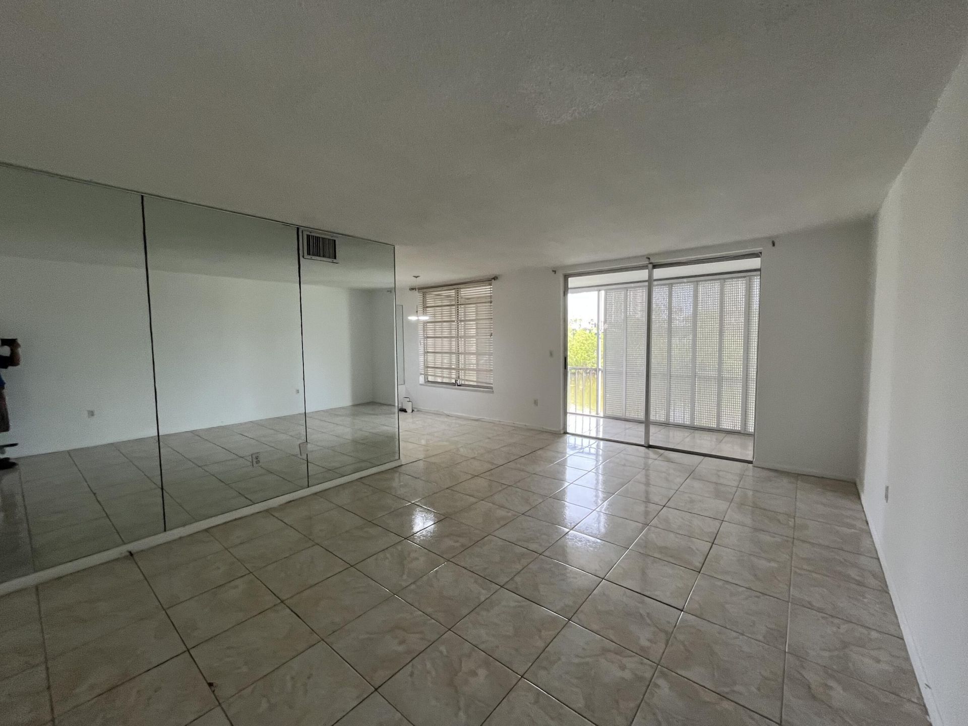 2930 Point East Drive, Unit E203, Aventura, FL 33160 Photo