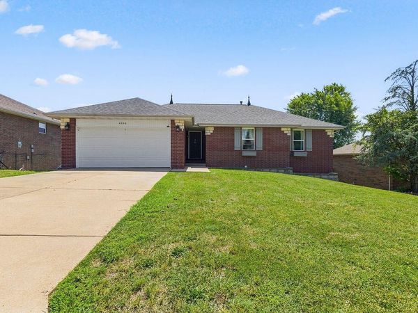 4048 W Falcon Drive , Battlefield, MO 65619