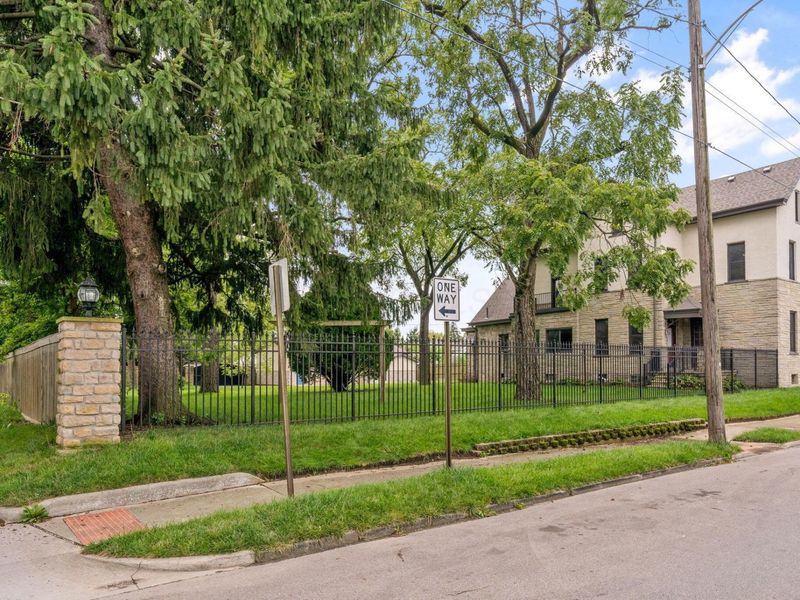 367 E Jenkins Avenue, Columbus, OH 43207 Photo 4
