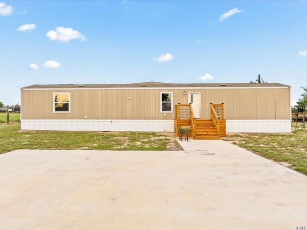 122 Amber Ln, Poteet, TX 78065