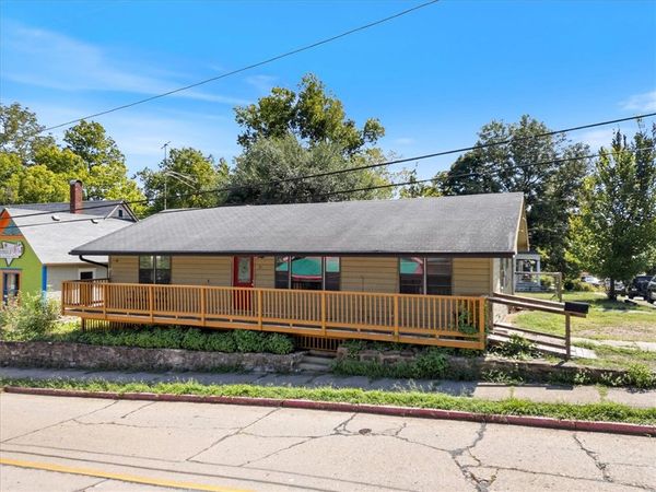 15 White Street , Eureka Springs, AR 72632