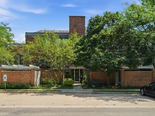 7030 Arbor Lane , Unit 101, Northfield, IL 60093
