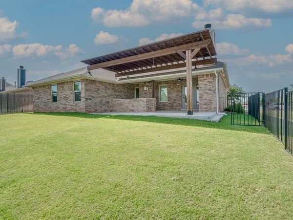 1201 NE 35th Street, Moore, OK 73160