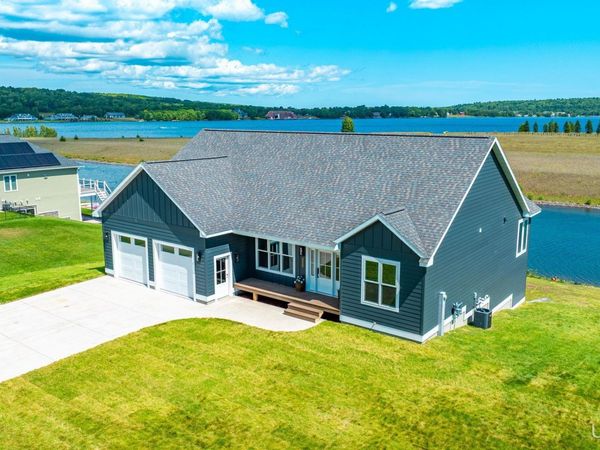 7013 Sandpiper Drive, Houghton, MI 49931