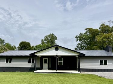 435 McGuire Avenue, Beattyville, KY 41311