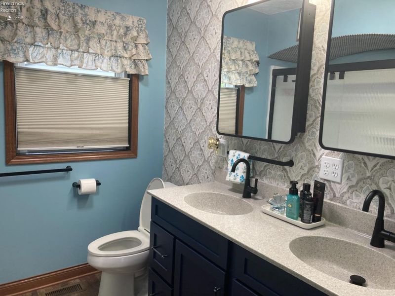 805 Maplewood, Willard, OH 44890 Photo 14