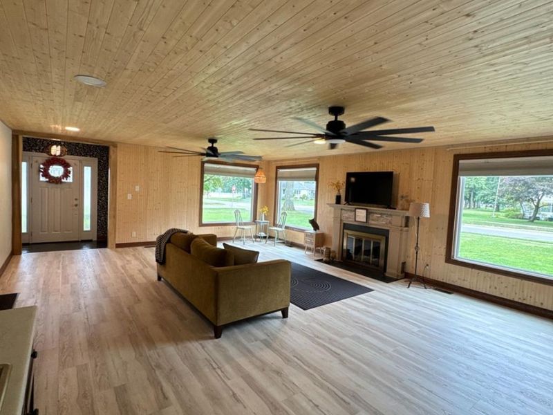 805 Maplewood, Willard, OH 44890 Photo 5