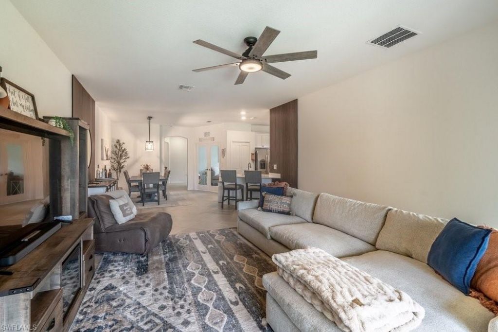 2645 Vine Ave, Naples, FL 34120 Photo