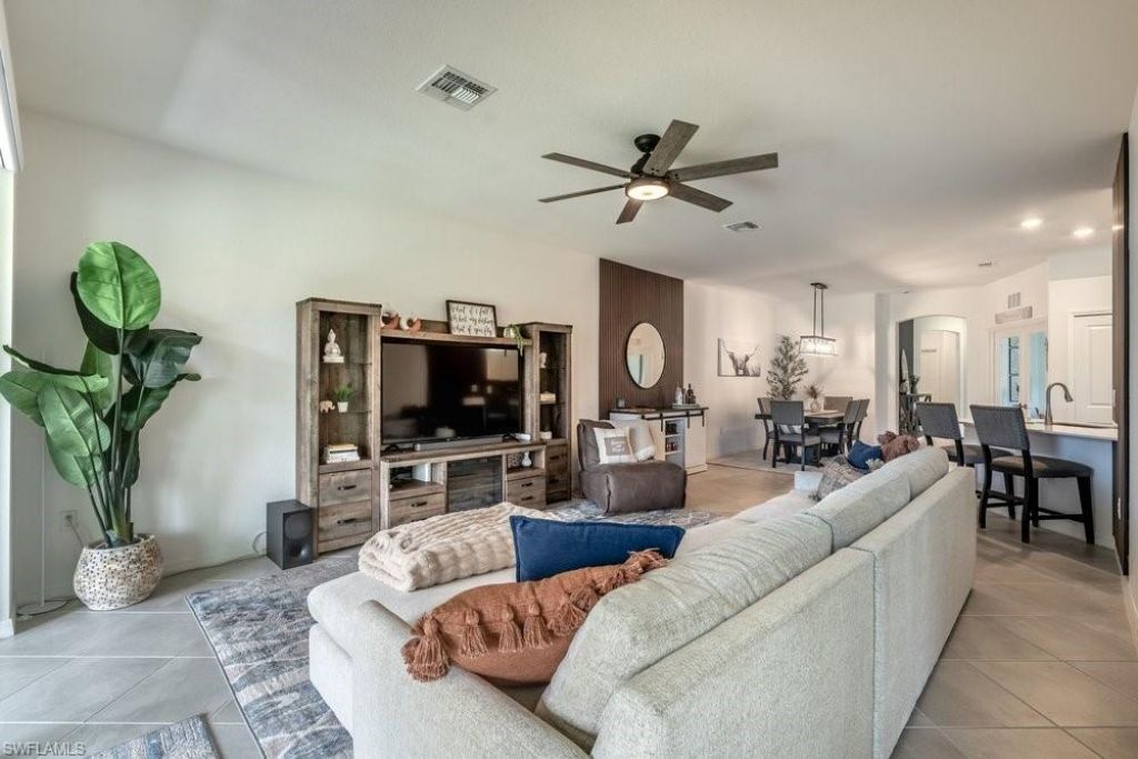 2645 Vine Ave, Naples, FL 34120 Photo