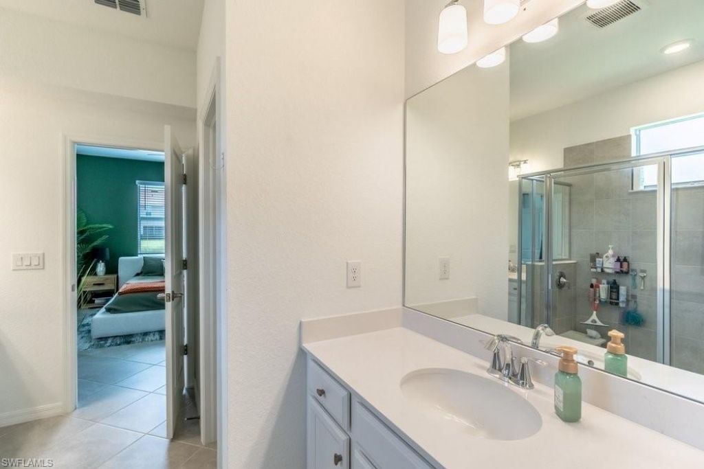 2645 Vine Ave, Naples, FL 34120 Photo