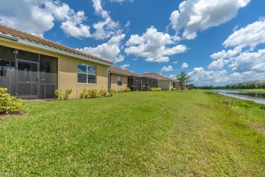 2645 Vine Ave, Naples, FL 34120 Photo