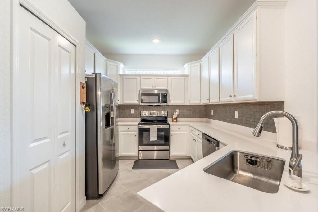 2645 Vine Ave, Naples, FL 34120 Photo