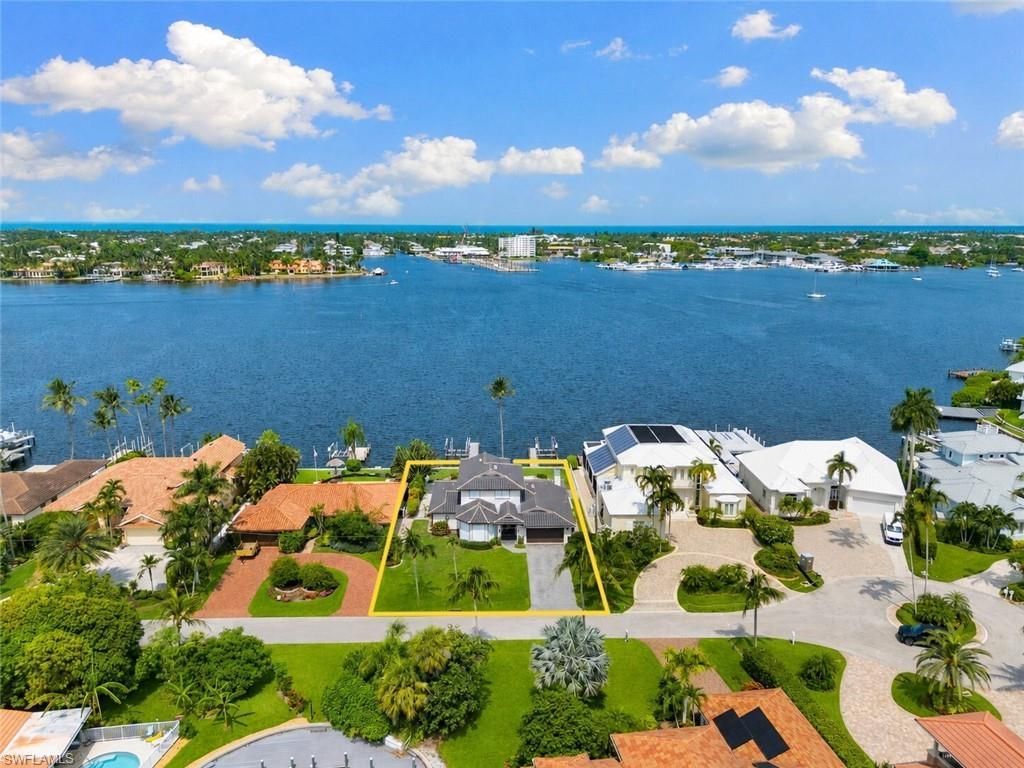 1535 Dolphin Ln , Naples, FL 34102 Photo