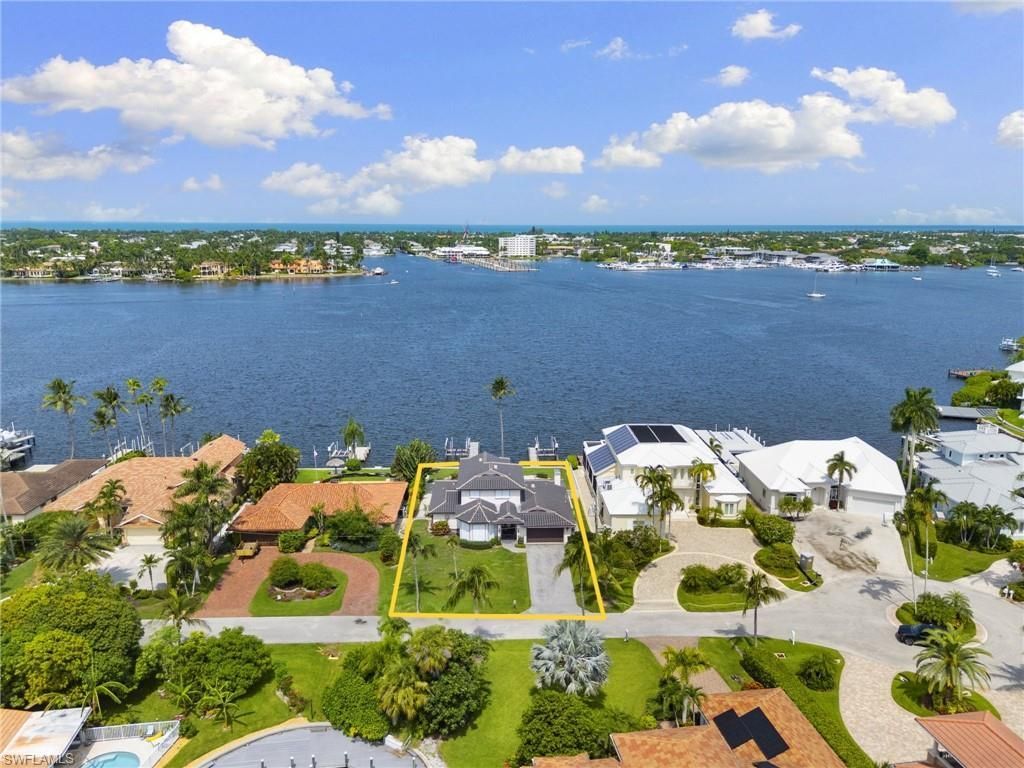 1535 Dolphin Ln , Naples, FL 34102 Photo