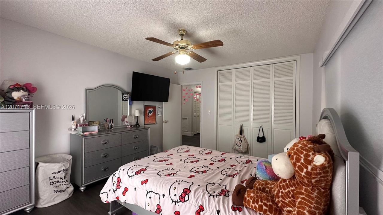 18921 W Oakmont Dr , Hialeah, FL 33015 Photo