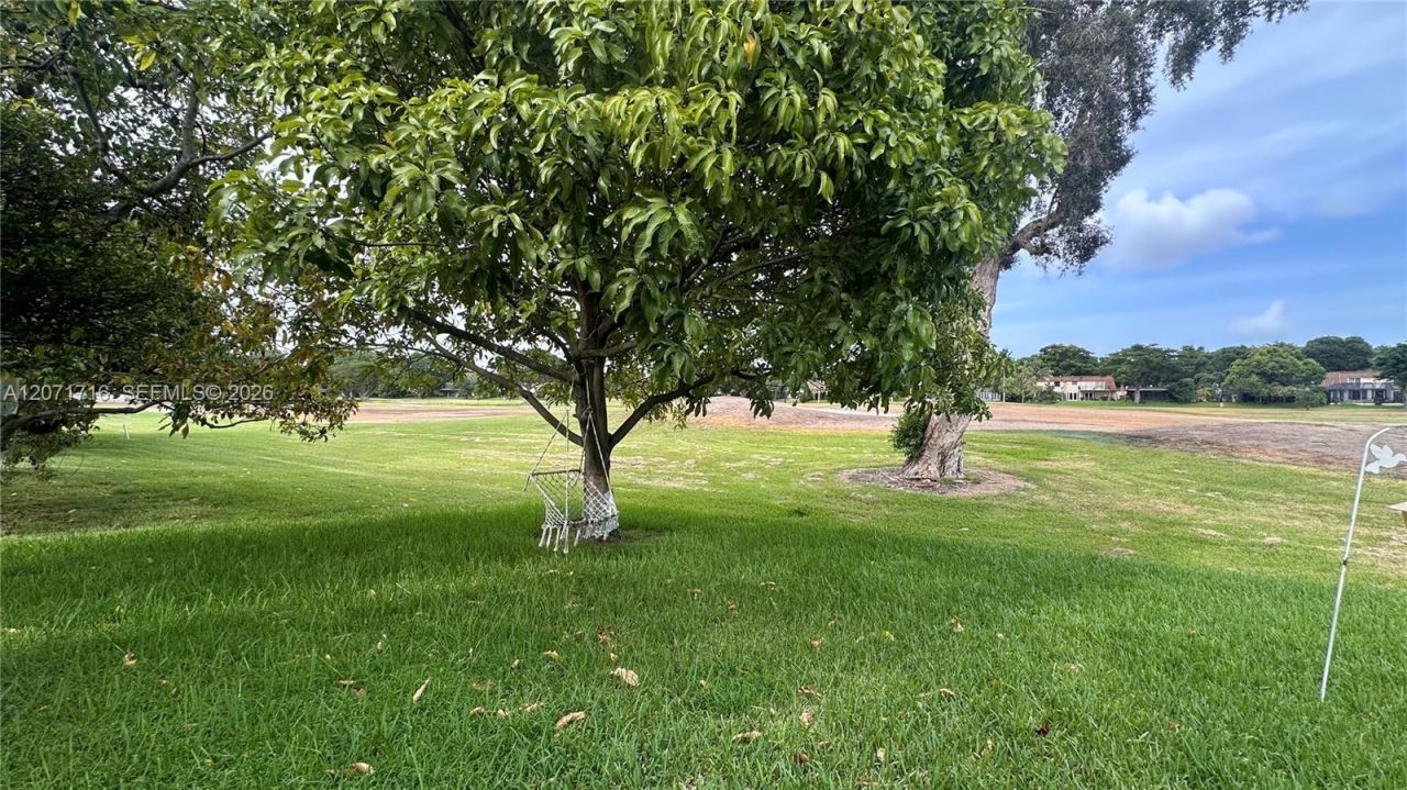18921 W Oakmont Dr , Hialeah, FL 33015 Photo