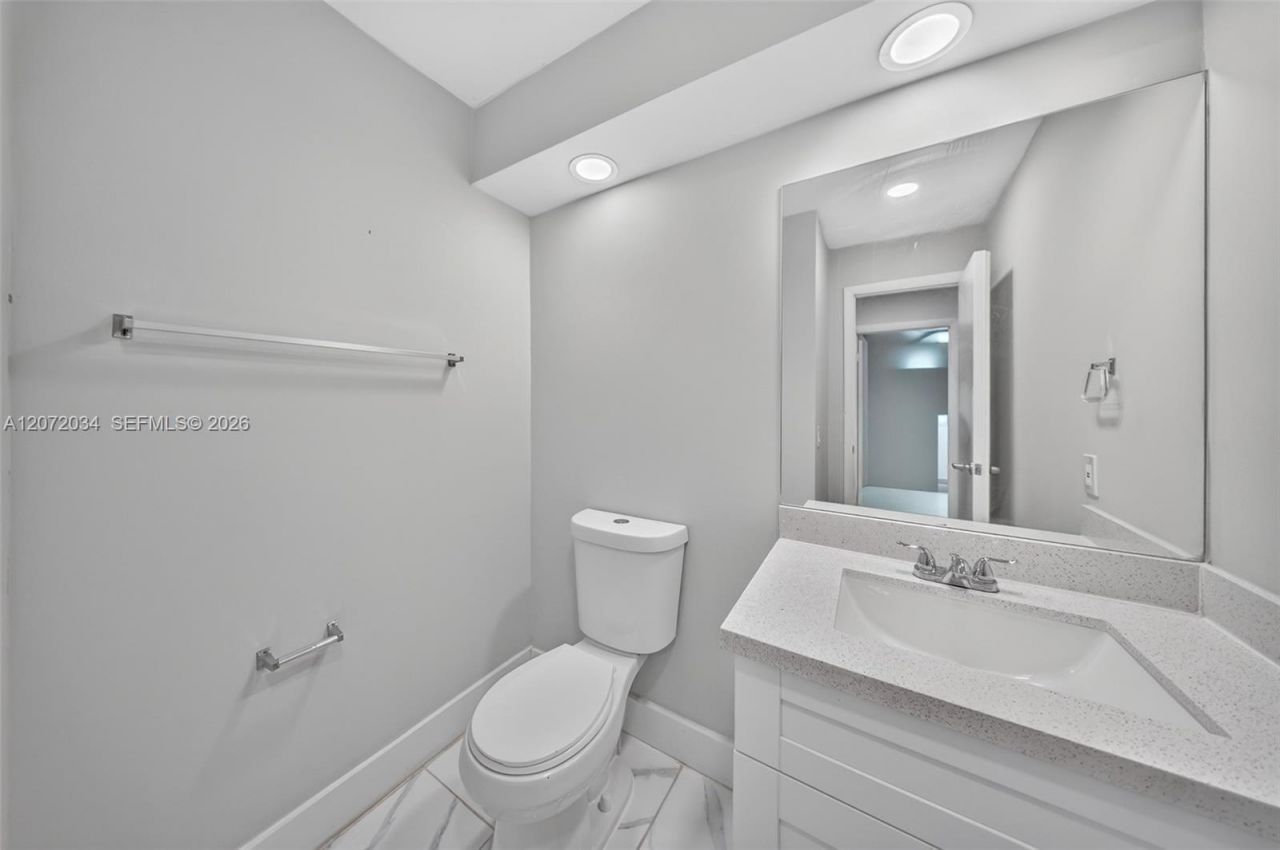 6637 NW 181st Ln, Hialeah, FL 33015 Photo