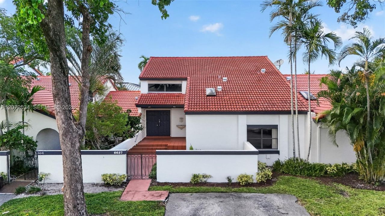 6637 NW 181st Ln, Hialeah, FL 33015 Photo